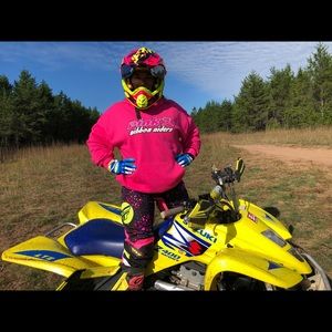 Meet your Posher, Sarita 🙋🏻‍♀️🤓😽